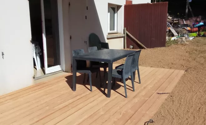 Création terrasse bois sur plots à Saint Jacques d'Ambur, Combrailles, Teragancia Paysage